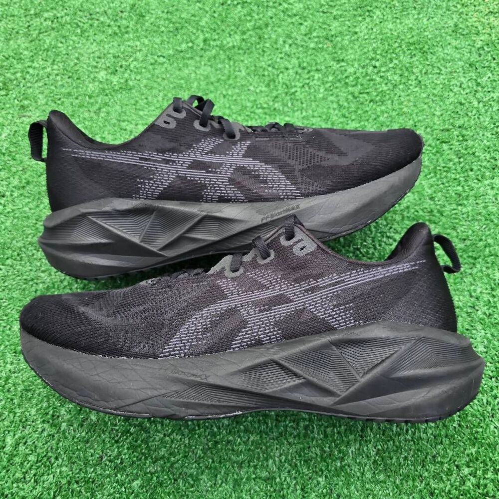 ASICS Novablast 5 Black Carrier Grey - Men's running shoes - Size 11